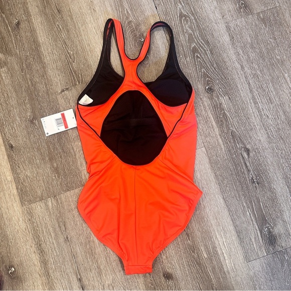 Nike Women`s Solid Powerback Chlorine Resistant One Piece Swimsuit NEW Medium - Picture 5 of 5